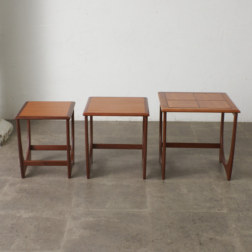 Astro セラミックタイルトップ ネストテーブル