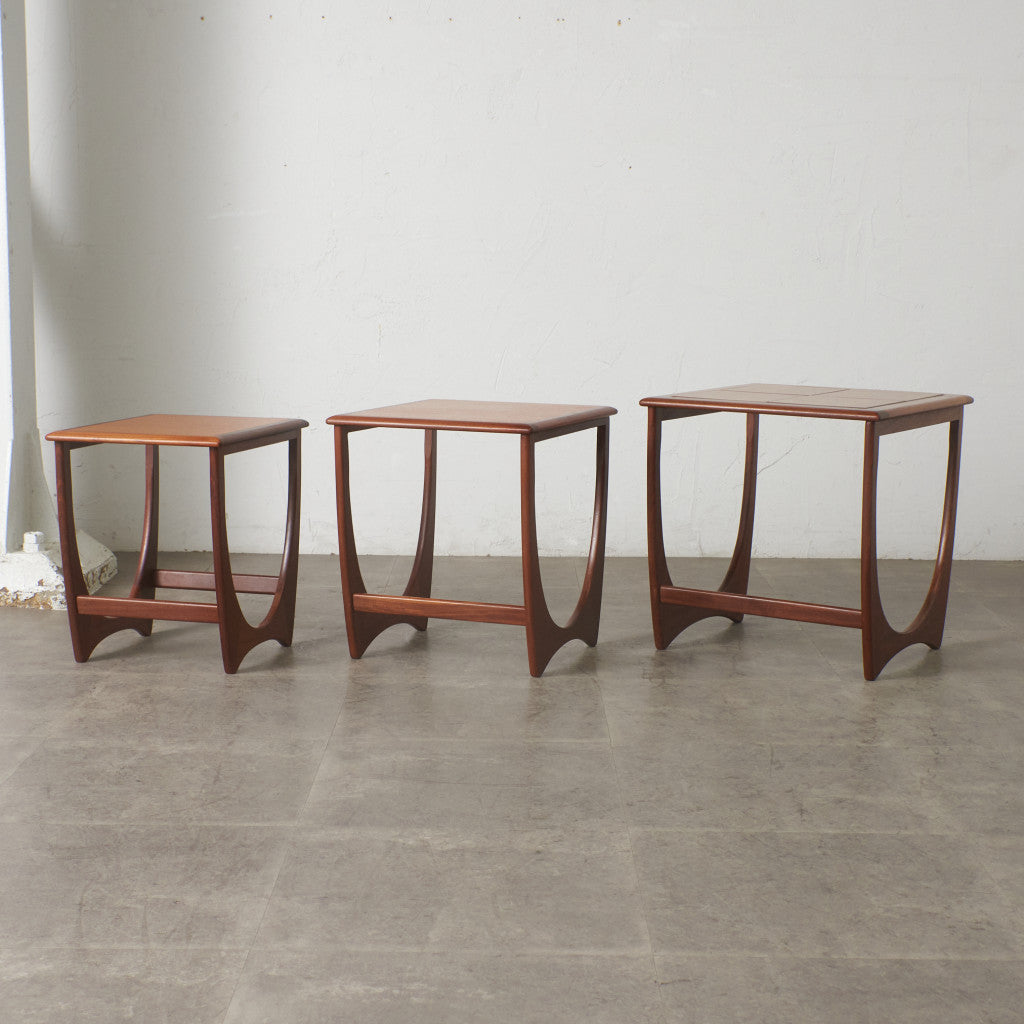 Astro セラミックタイルトップ ネストテーブル