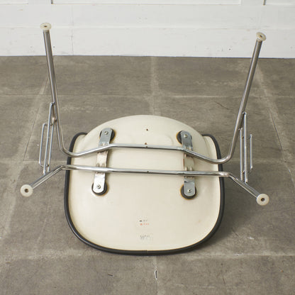 サイドシェルチェア スタッキングベース