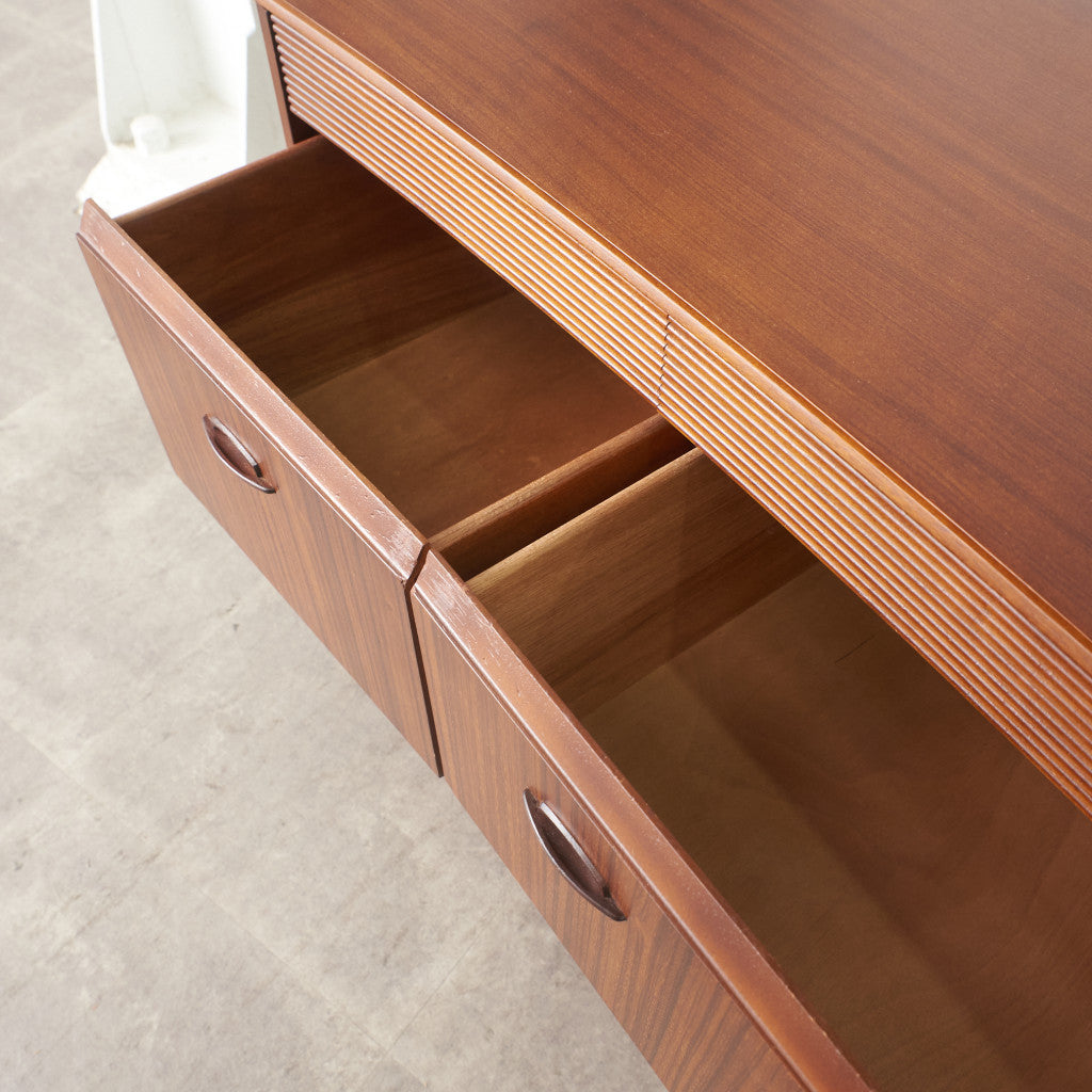 英国ヴィンテージ サイドボード