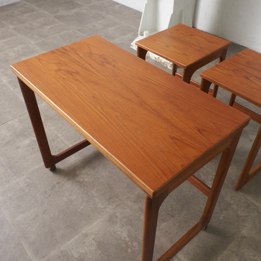 ヴィンテージ 拡張式天板付き ネストテーブル