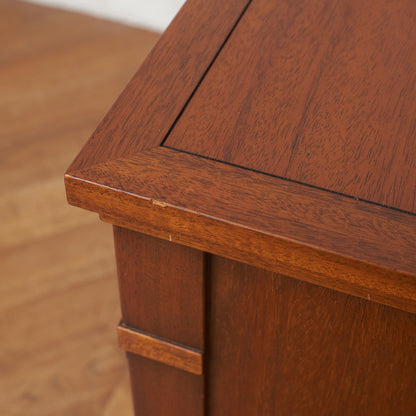 TRIUNE ナイトテーブル