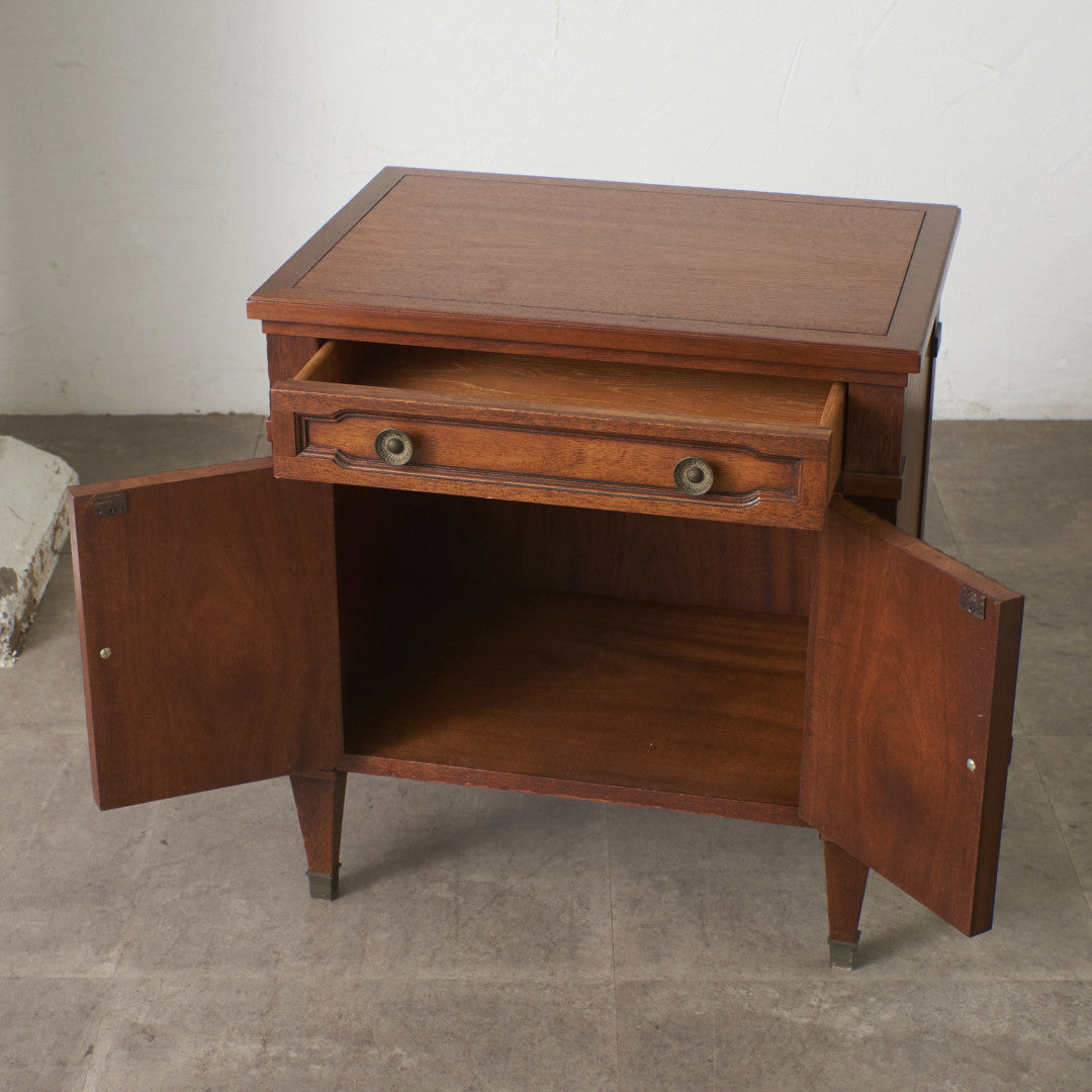 TRIUNE ナイトテーブル