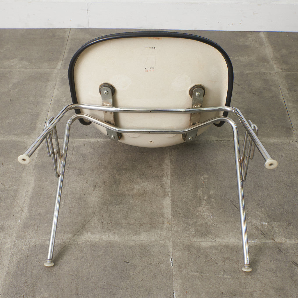 サイドシェルチェア スタッキングベース