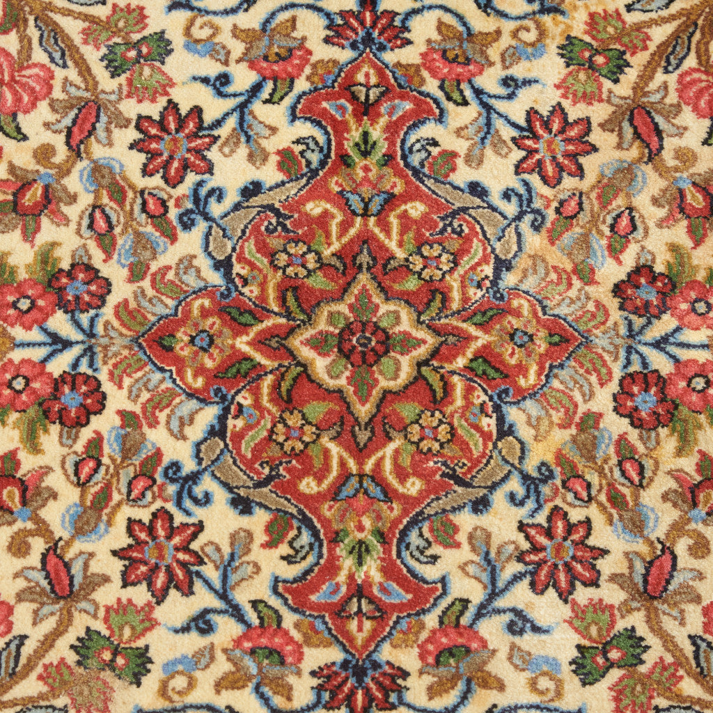 イラン産 ウール製 絨毯