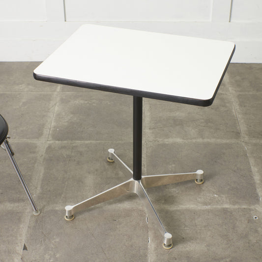 イームズ コントラクトベース テーブル