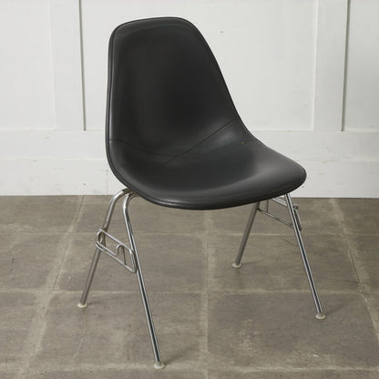 サイドシェルチェア スタッキングベース