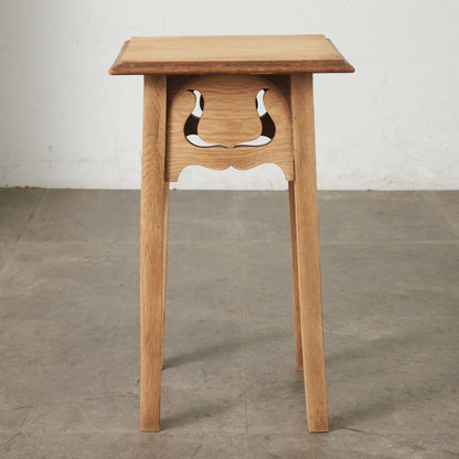 英国アンティーク アーツアンドクラフツ様式 オーク材 サイドテーブル