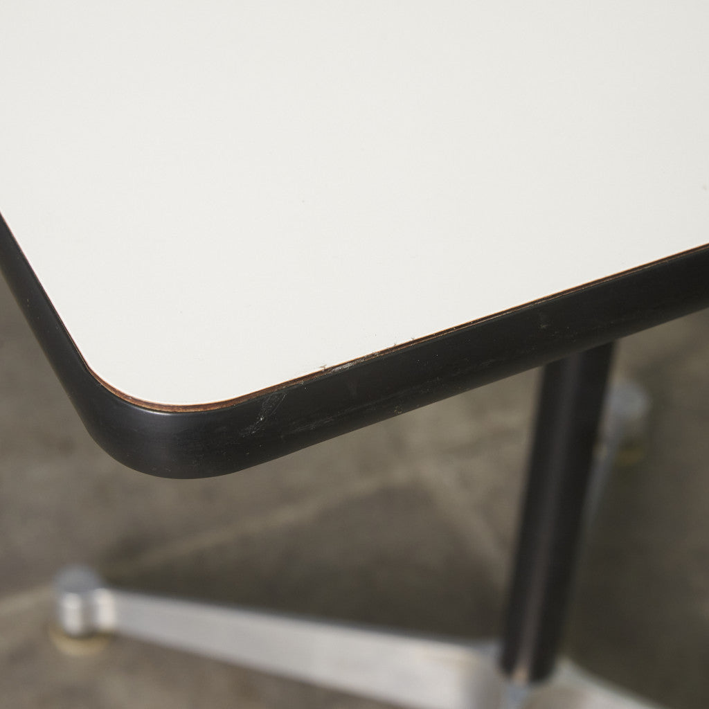 イームズ コントラクトベース テーブル