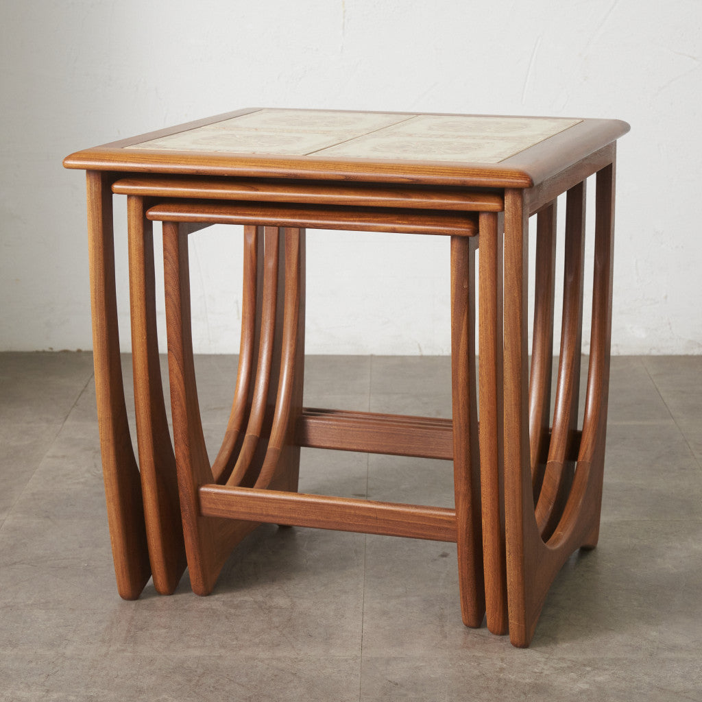 Astro セラミックタイルトップ ネストテーブル