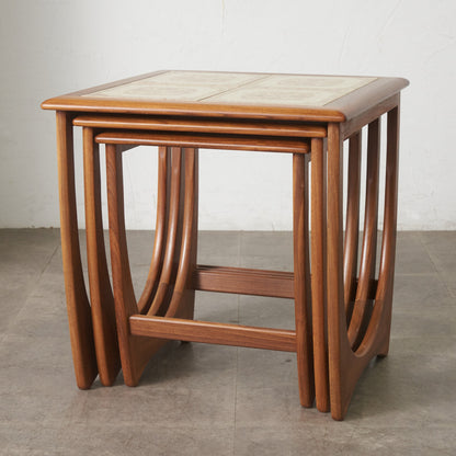 Astro セラミックタイルトップ ネストテーブル