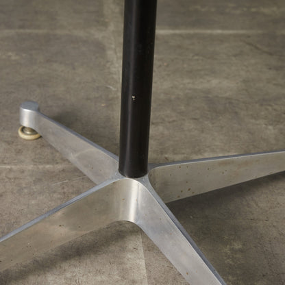 イームズ コントラクトベース テーブル