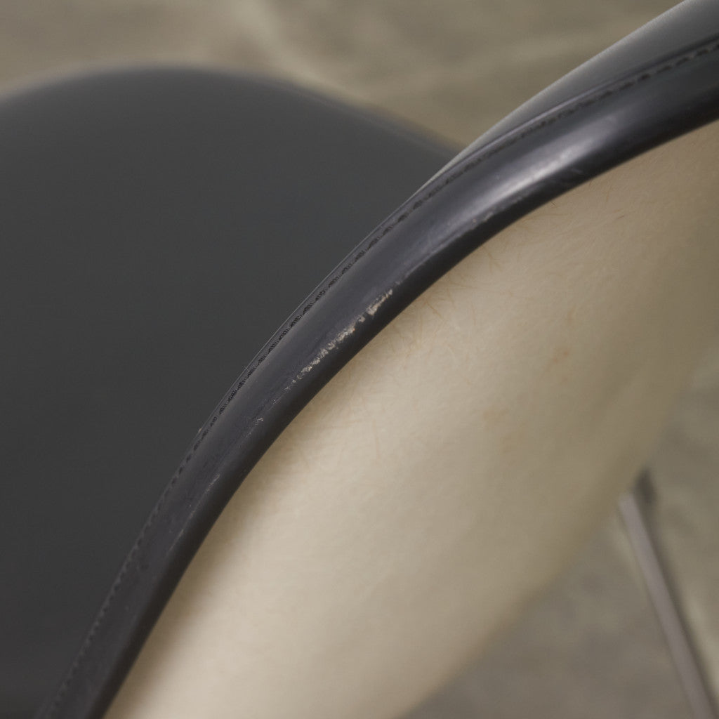 サイドシェルチェア スタッキングベース