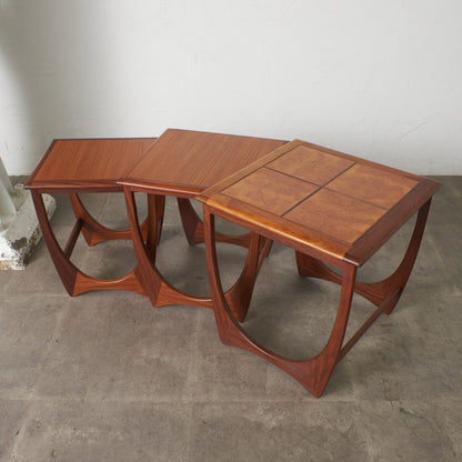 Astro セラミックタイルトップ ネストテーブル