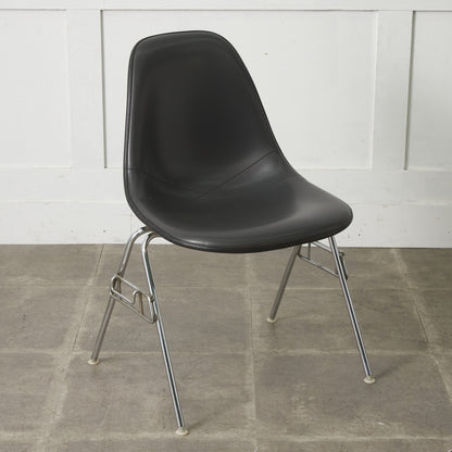 サイドシェルチェア スタッキングベース