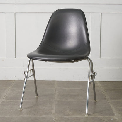 サイドシェルチェア スタッキングベース