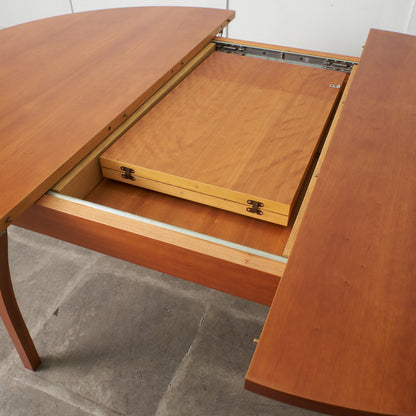 YPSILON 伸長式ダイニングテーブル