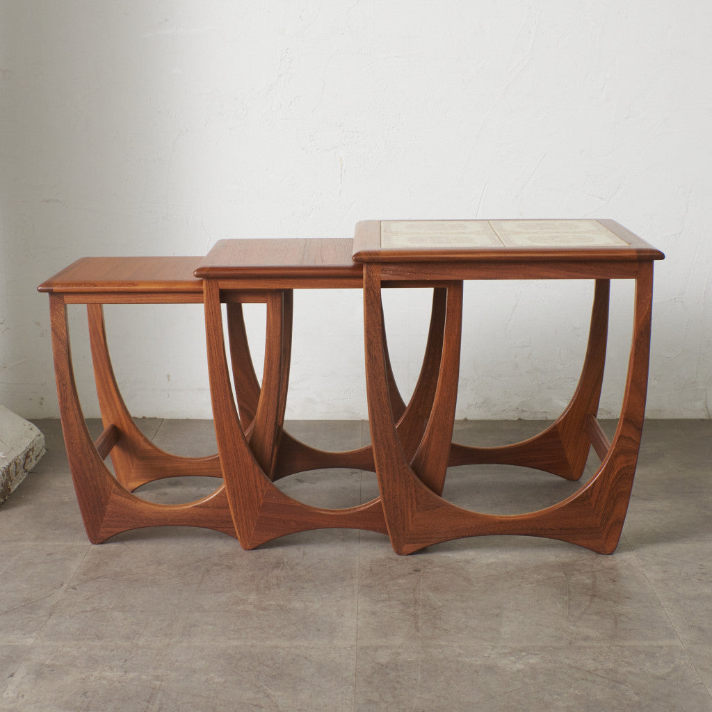 Astro セラミックタイルトップ ネストテーブル