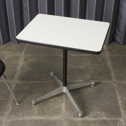 イームズ コントラクトベース テーブル