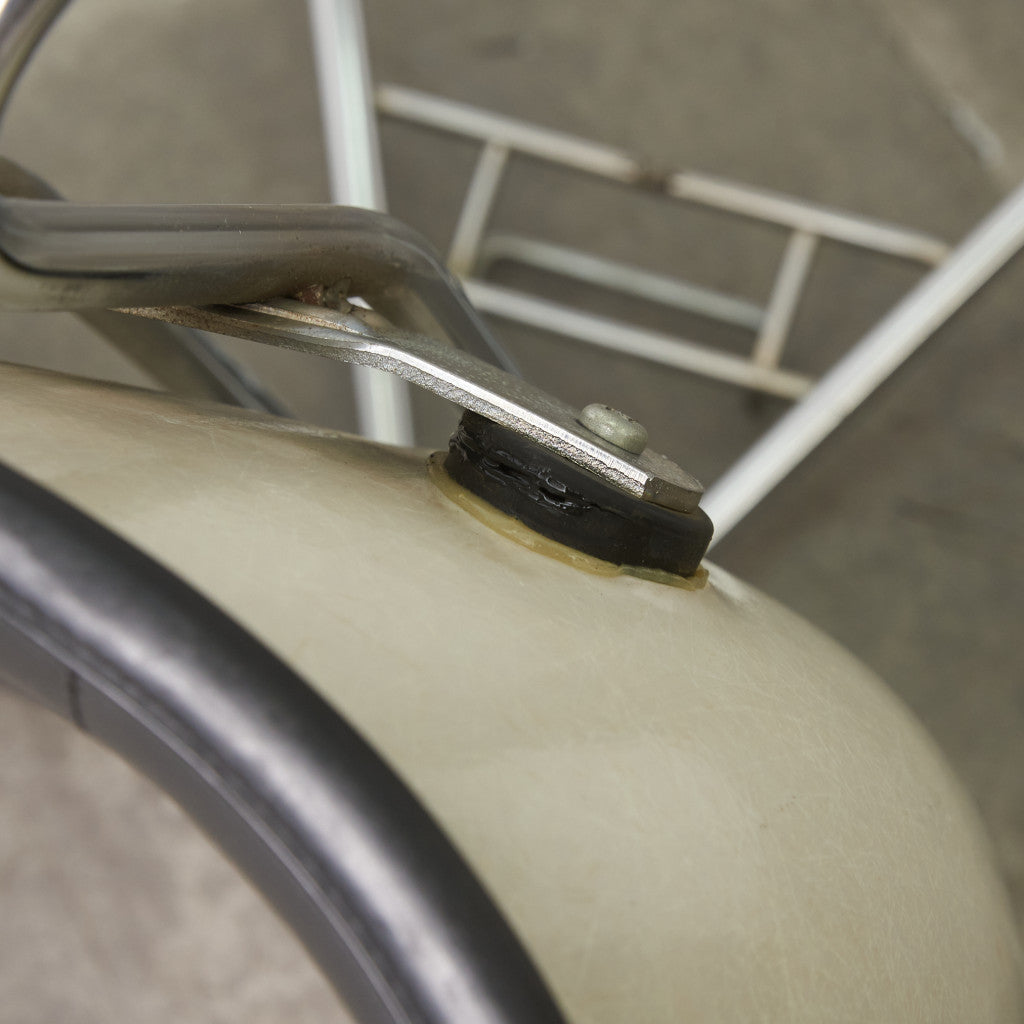 サイドシェルチェア スタッキングベース