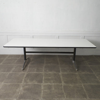 イームズ コントラクトベース ミーティングテーブル