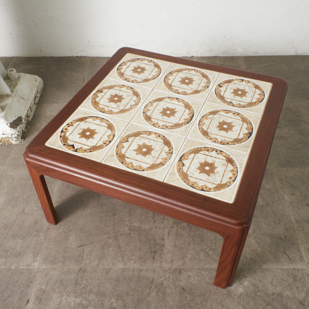 タイルトップ コーヒーテーブル