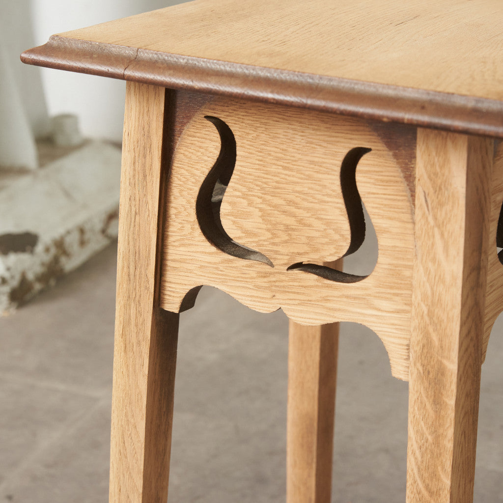 英国アンティーク アーツアンドクラフツ様式 オーク材 サイドテーブル