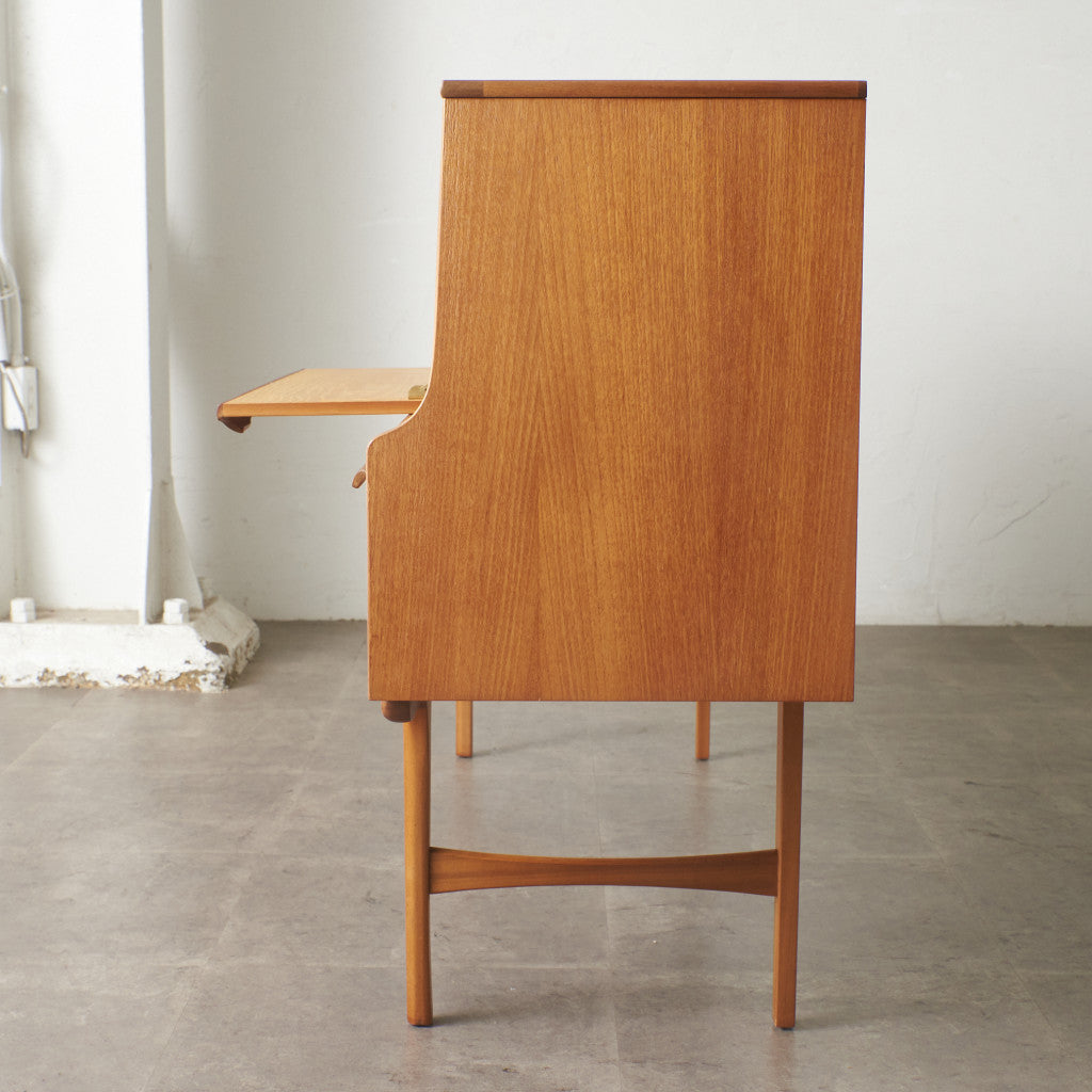 S-Form ヴィンテージ ハイサイドボード