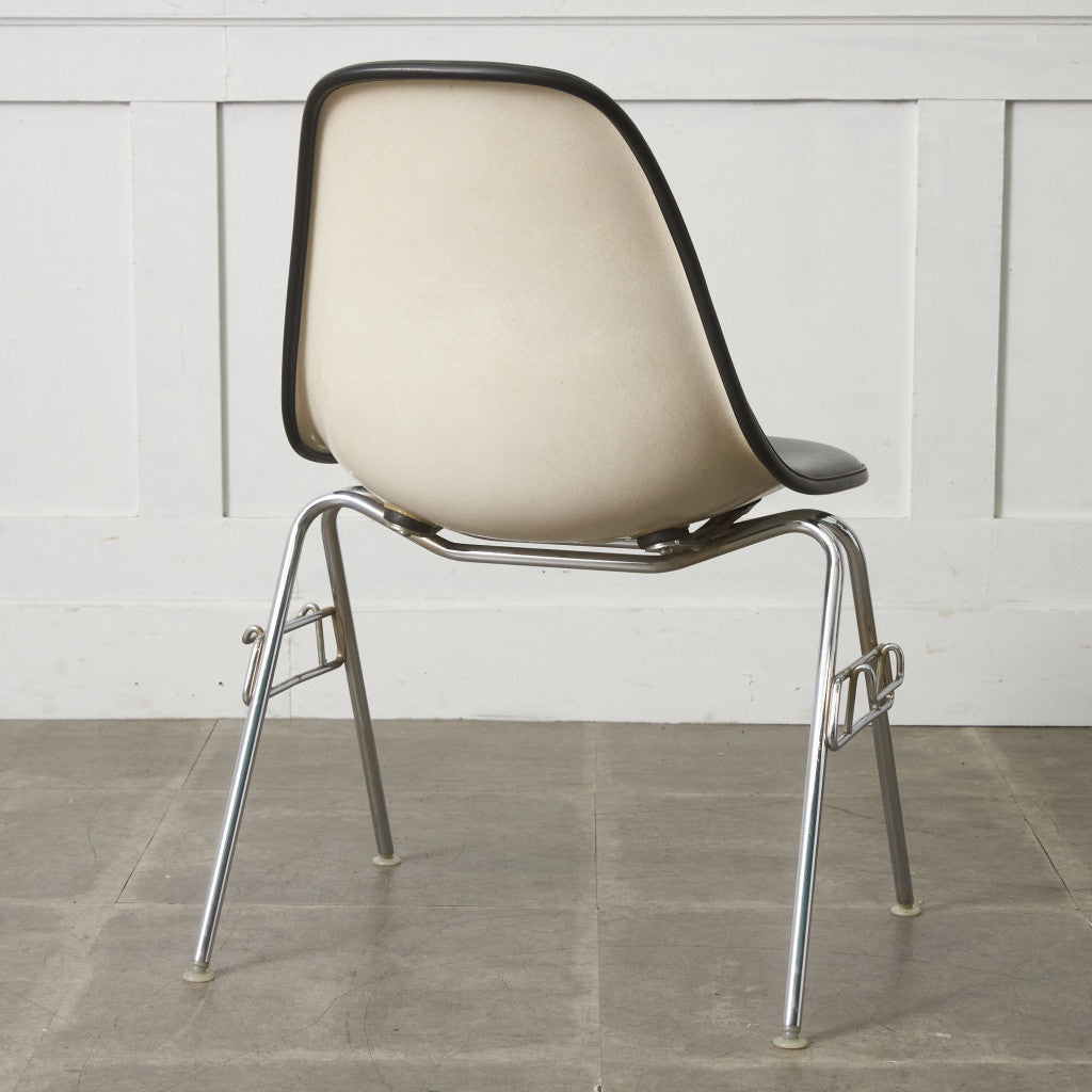 サイドシェルチェア スタッキングベース