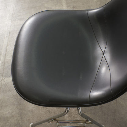 サイドシェルチェア スタッキングベース