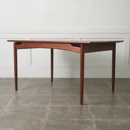 ブラジリア ダイニングテーブル