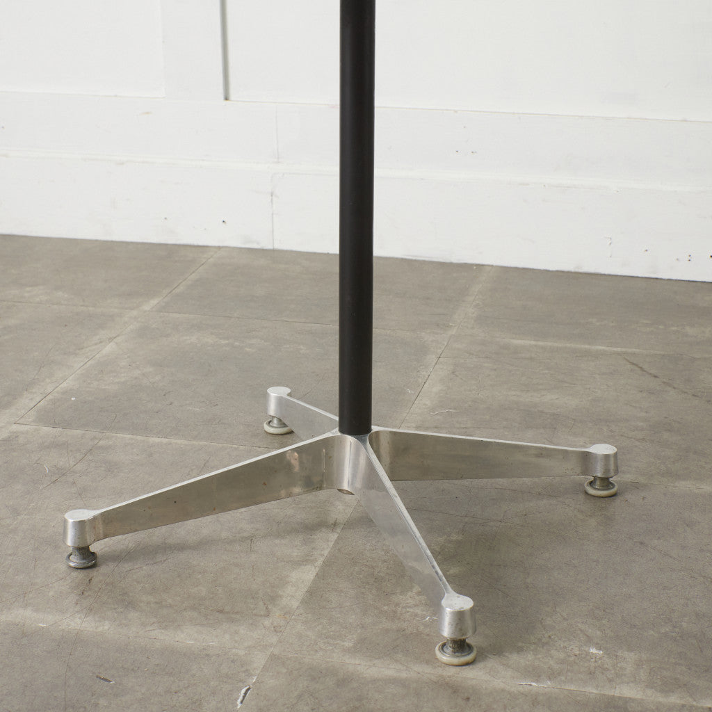 イームズ コントラクトベース テーブル