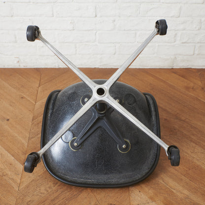 サイドシェルチェア  コントラクトキャスターベース