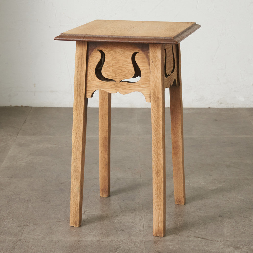 英国アンティーク アーツアンドクラフツ様式 オーク材 サイドテーブル