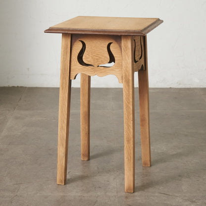 英国アンティーク アーツアンドクラフツ様式 オーク材 サイドテーブル