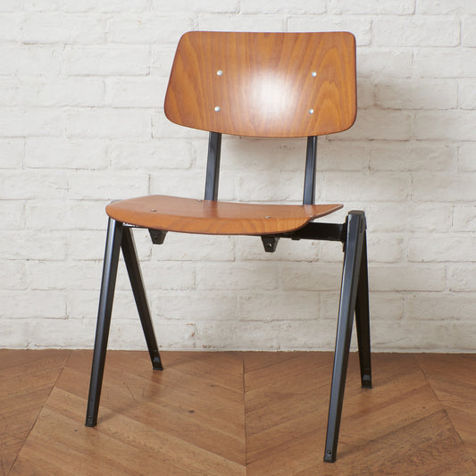 スタッキングチェア