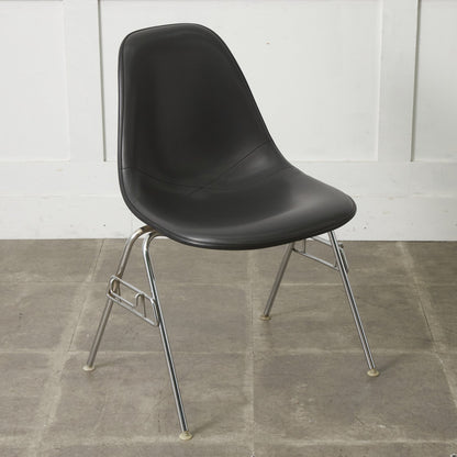 サイドシェルチェア スタッキングベース