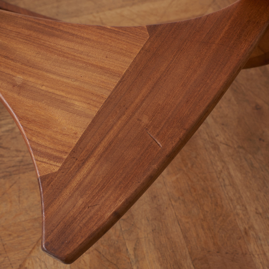 astro オーバルコーヒーテーブル