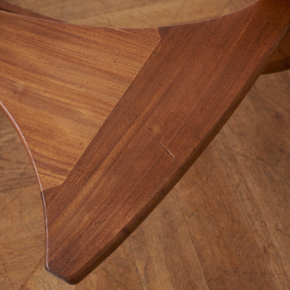 astro オーバルコーヒーテーブル