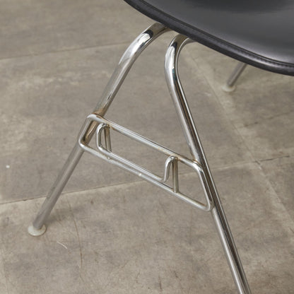 サイドシェルチェア スタッキングベース