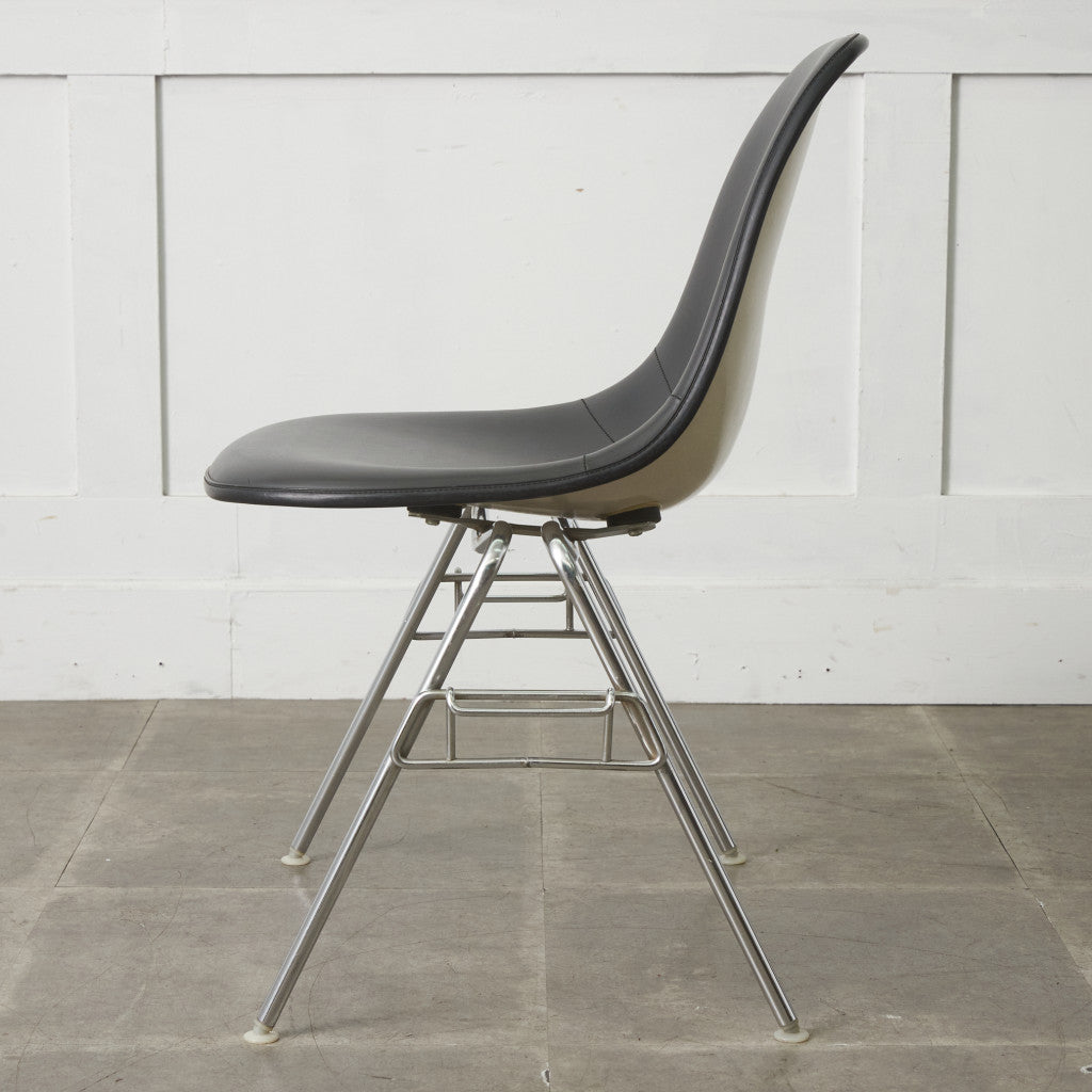 サイドシェルチェア スタッキングベース