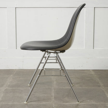 サイドシェルチェア スタッキングベース