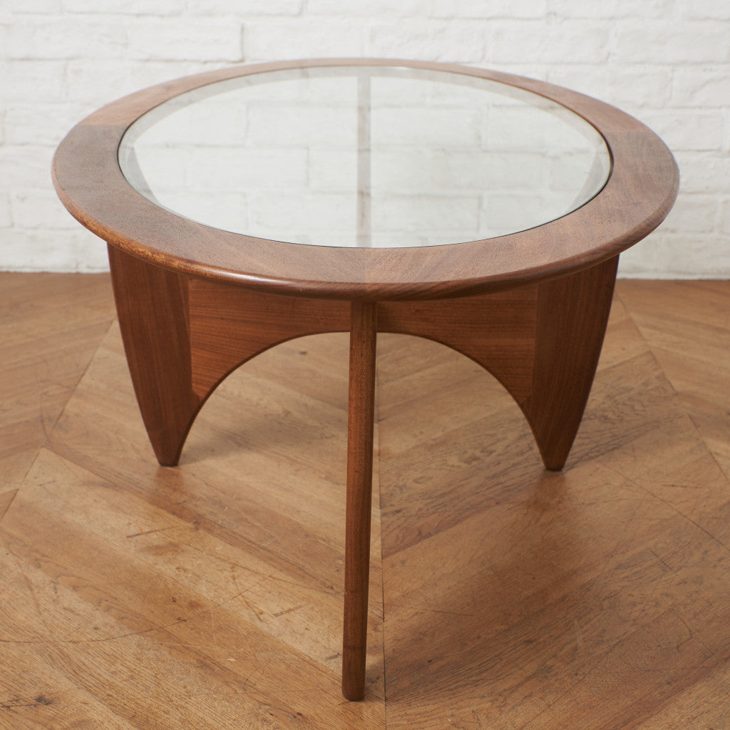 astro オーバルコーヒーテーブル