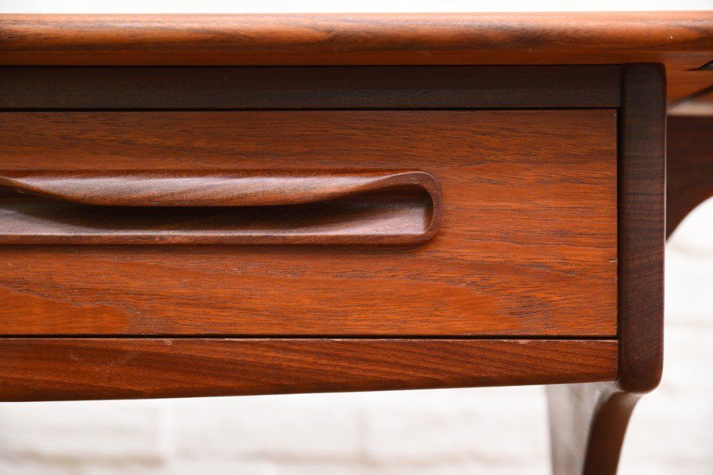 G-PLAN Fresco バタフライサイドデスク (Side/Dressing Table 1987)｜ジープラン G-PLAN｜ビクター・ブラムウェル・ウィルキンス Victor Bramwell Wilkins