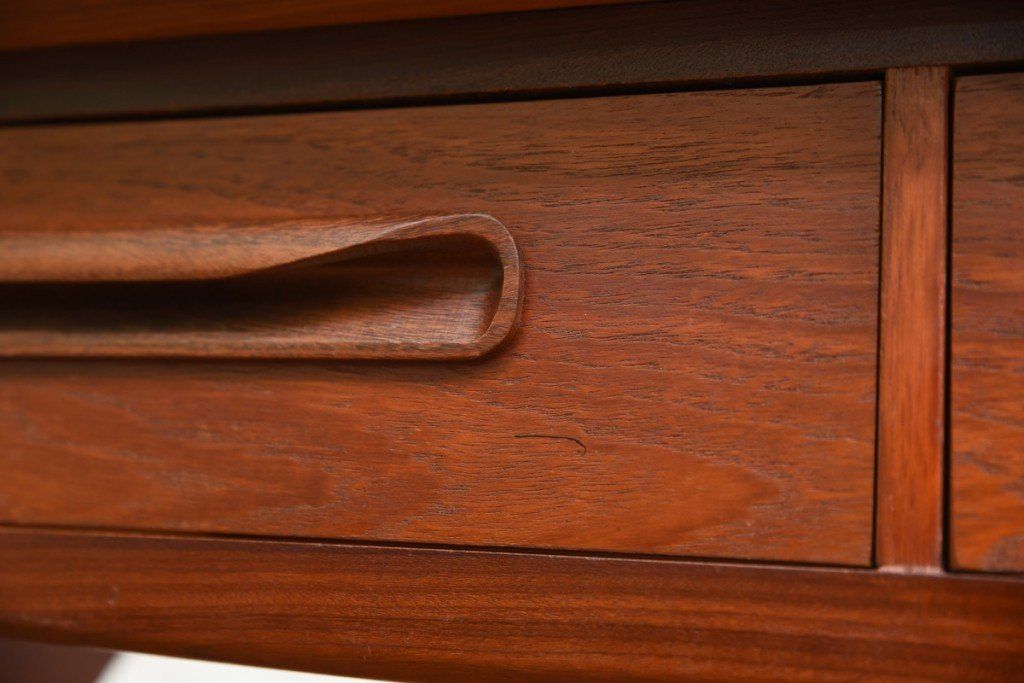 G-PLAN Fresco バタフライサイドデスク (Side/Dressing Table 1987)｜ジープラン G-PLAN｜ビクター・ブラムウェル・ウィルキンス Victor Bramwell Wilkins
