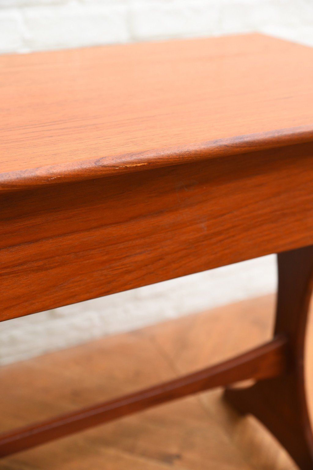 G-PLAN Fresco バタフライサイドデスク (Side/Dressing Table 1987)｜ジープラン G-PLAN｜ビクター・ブラムウェル・ウィルキンス Victor Bramwell Wilkins
