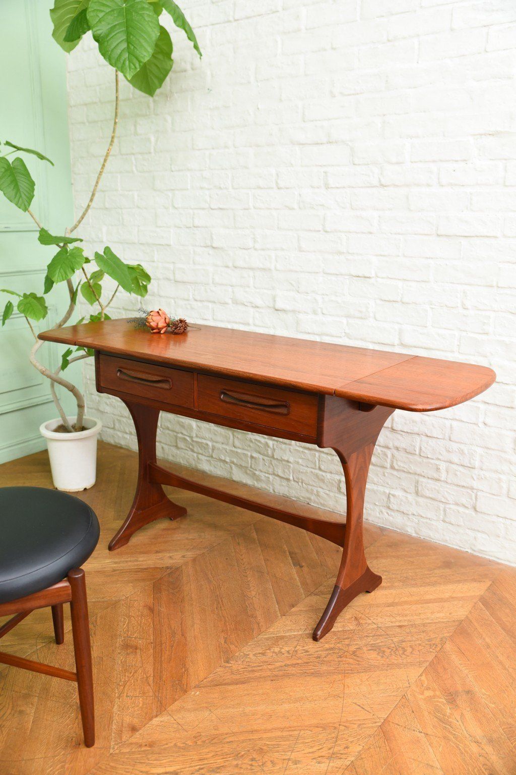 G-PLAN Fresco バタフライサイドデスク (Side/Dressing Table 1987)｜ジープラン G-PLAN｜ビクター・ブラムウェル・ウィルキンス Victor Bramwell Wilkins