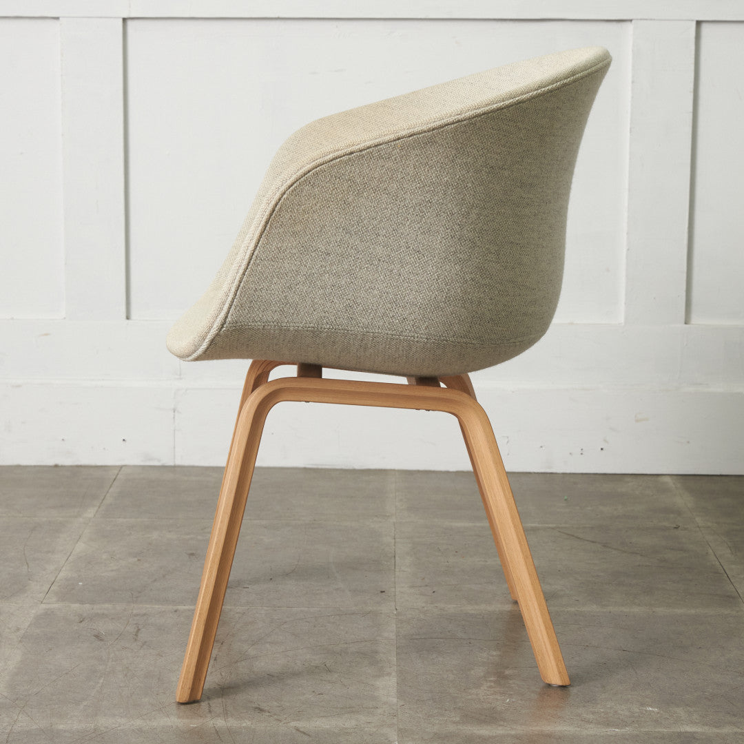 ABOUT A CHAIR アバウト ア チェア