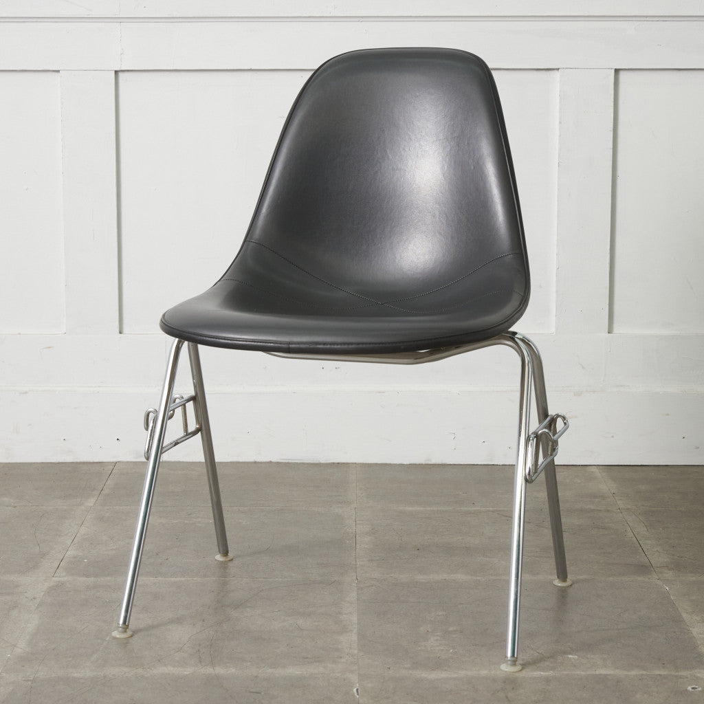 サイドシェルチェア スタッキングベース