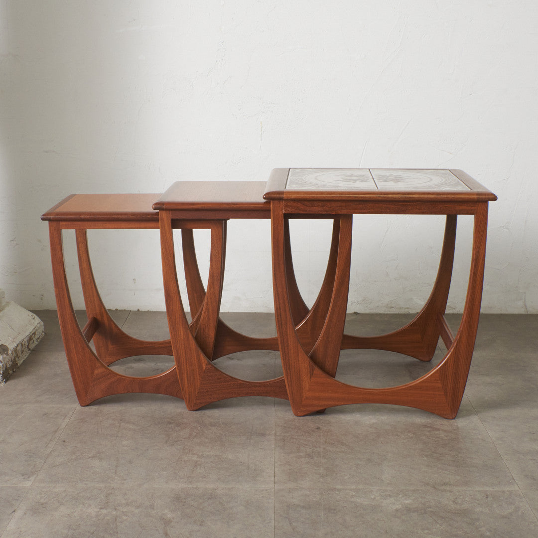 Astro セラミックタイルトップ ネストテーブル